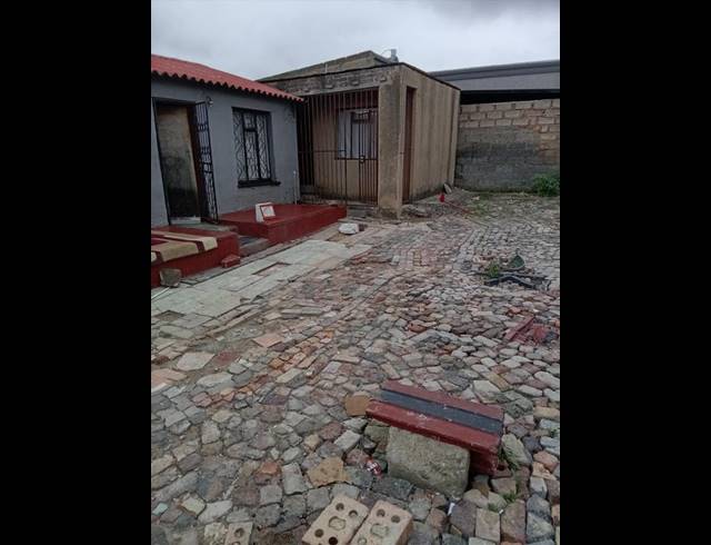 8 BEDROOM HOUSE FOR SALE IN TEMBISA